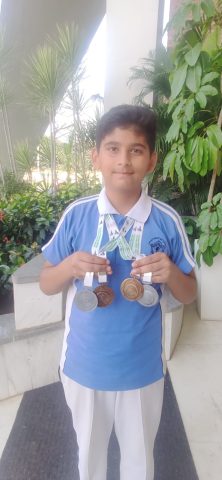 Prekshit Solanki won 2 gold medal and 2 silver at National shooting competition kerala